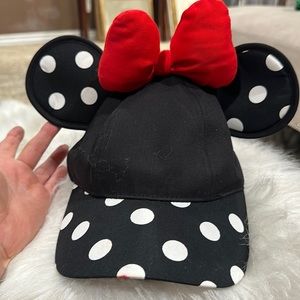 Disney resort Minnie Mouse baseball cap.